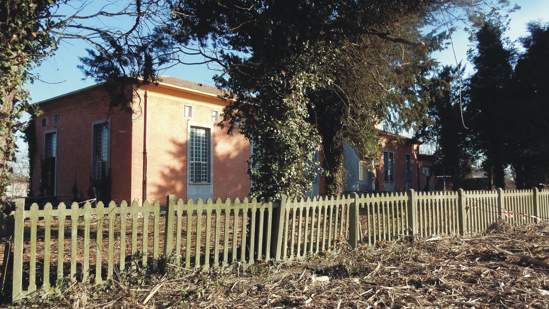 STAZIONE ABBANDONATA DI OSTIGLIA (MN)