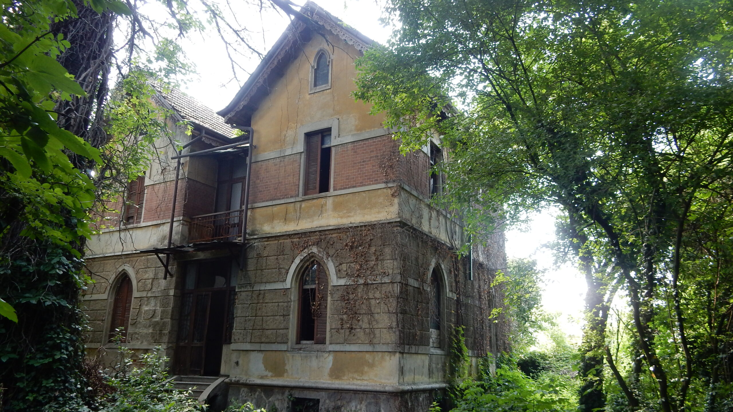 LA VILLA DEI TOPI MORTI